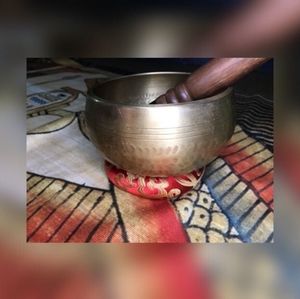 Healing singing bowl